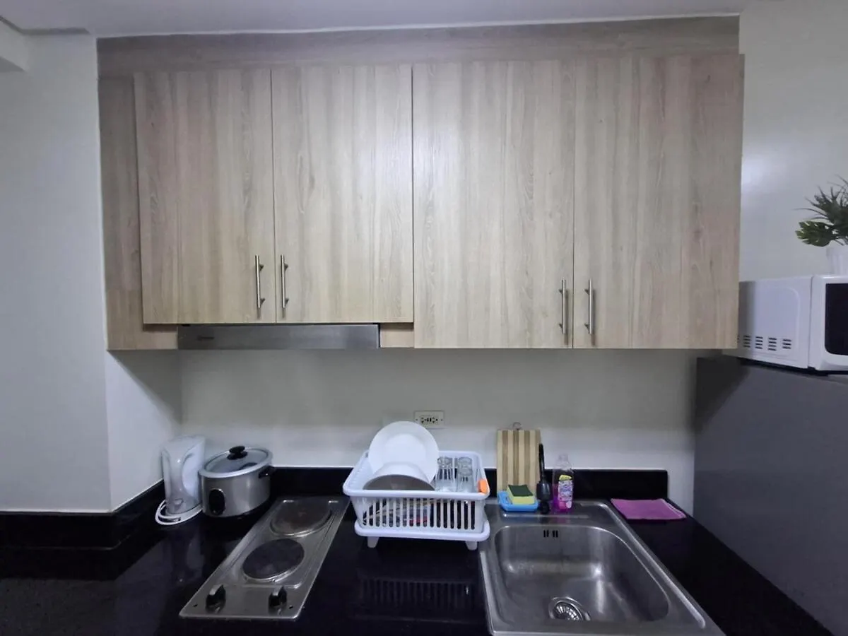 Apartment Spacious Big Room With Pool View Manila