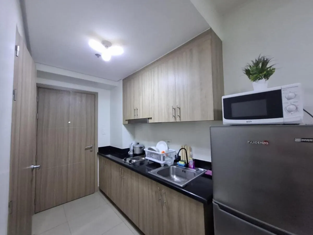 Apartment Spacious Big Room With Pool View Manila