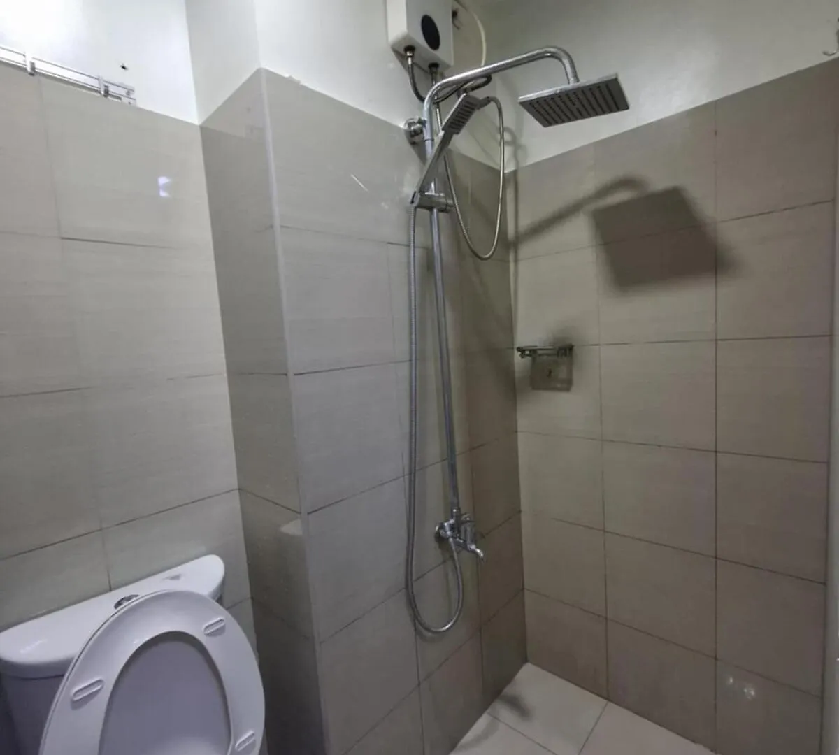 Spacious Big Room With Pool View Manila Apartment